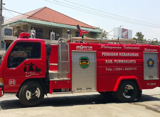 FIRE TRUCK FT 3000-4000 L 6 20150923_112034