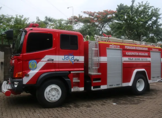 FIRE TRUCK FT 5000-6000 L 5 fire_truck_4000__6000_l_double_cabin_3